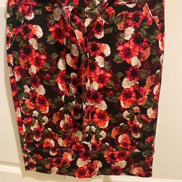 NEW WITH OUT TAG BANANA REPUBLIC FLORAL SKIRT SIZE 0-2. - Picture 2 of 8